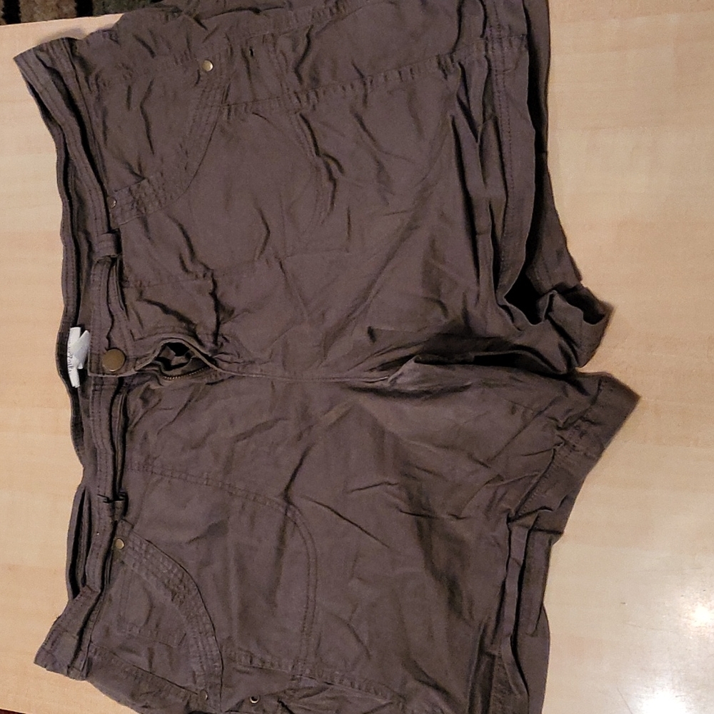 BROWN CUTE SHORTS